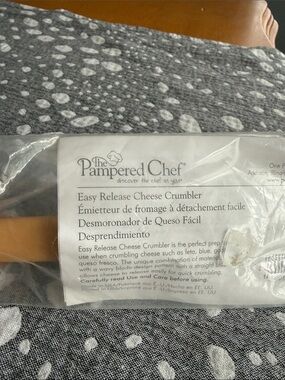 The Pampered Chef Cheese Crumb Tool
